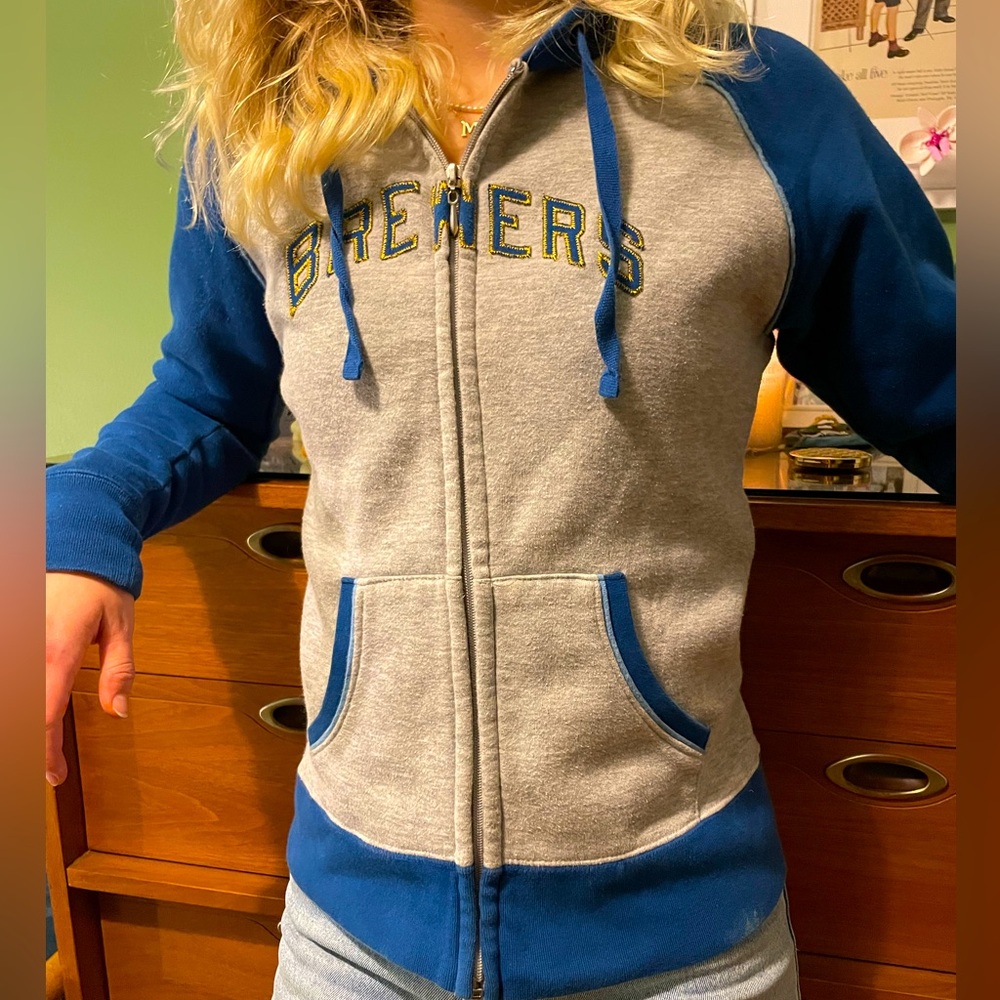 Fitted Brewers sweatshirt